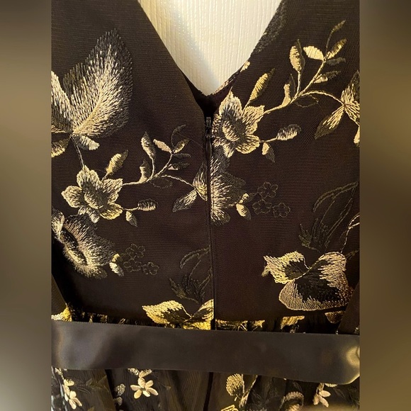 SLNY Black and Gold Sleeveless Dress - Picture 3 of 7